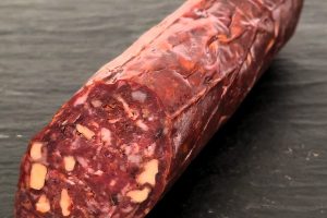 Wildsalami mit Walnuss & Zimt